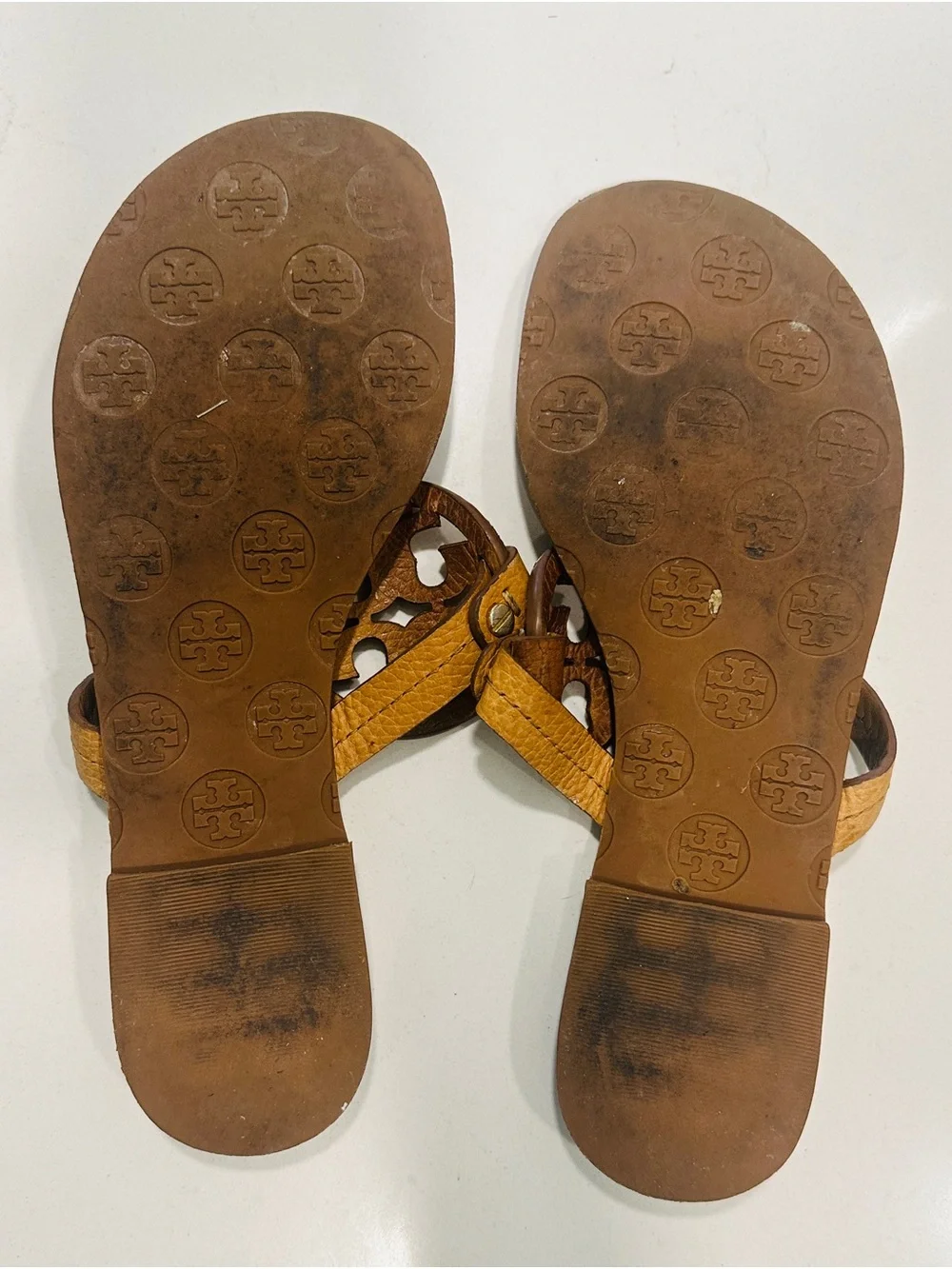 Tory Burch Miller Brown Leather Logo Medallion Thong Sandals Size 8.5